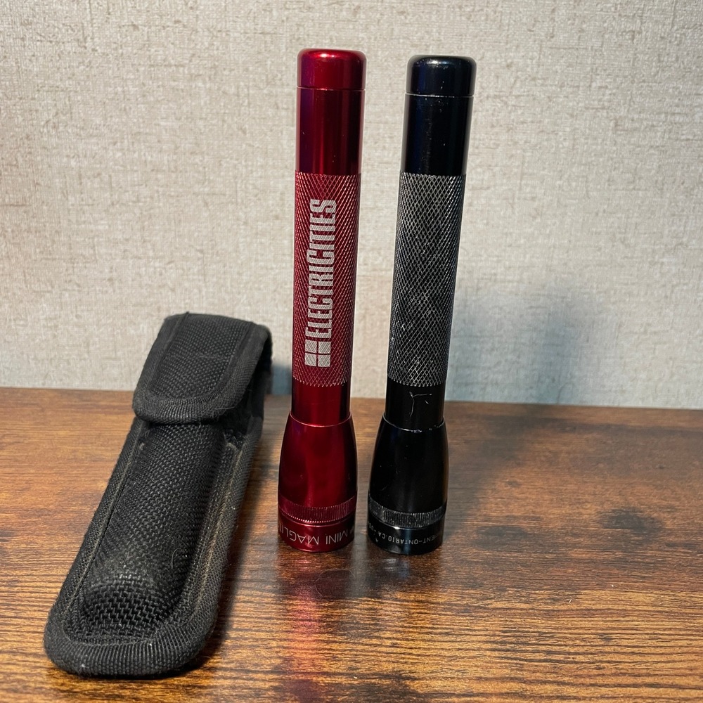 Maglite Mini AA Flashlight Bundle Red and Black with Nylon Belt Holster 2 Pack - Picture 2 of 11